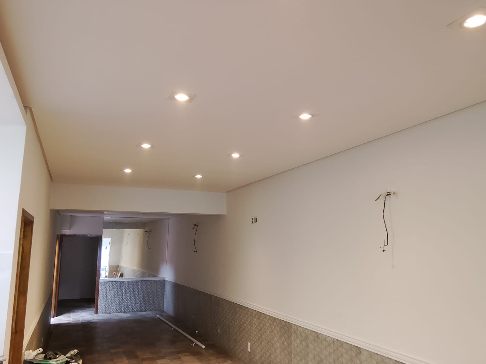 Acabamento de pintura em ambiente interno